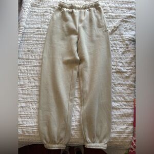 Aritzia Cream XS Jogger Pants